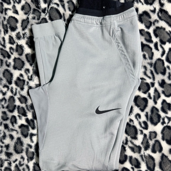 Nike men’s Gray Jogger Pants - Picture 1 of 1